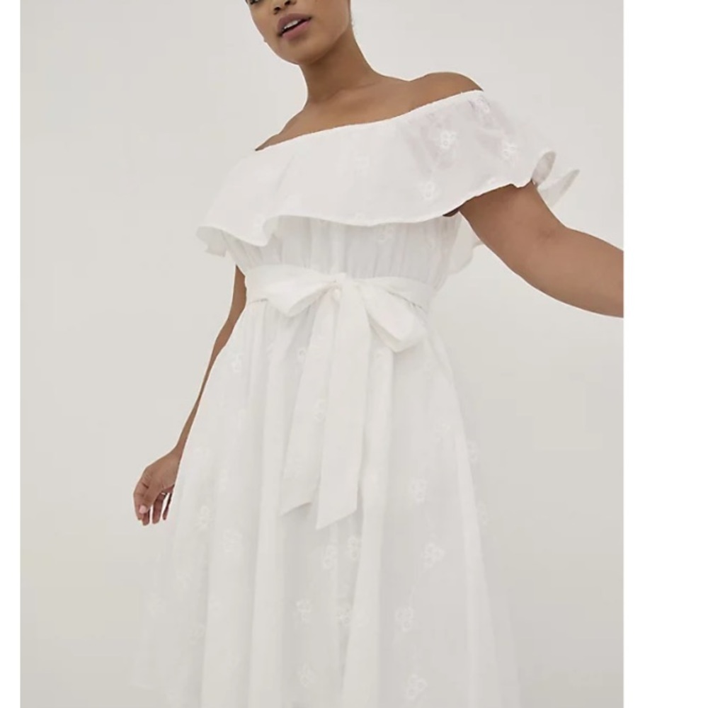 TORRID NWT OFF-THE-SHOULDER TIE-WAIST SKATER DRESS - CHALLIS WHITE EMBRO… - Picture 3 of 5